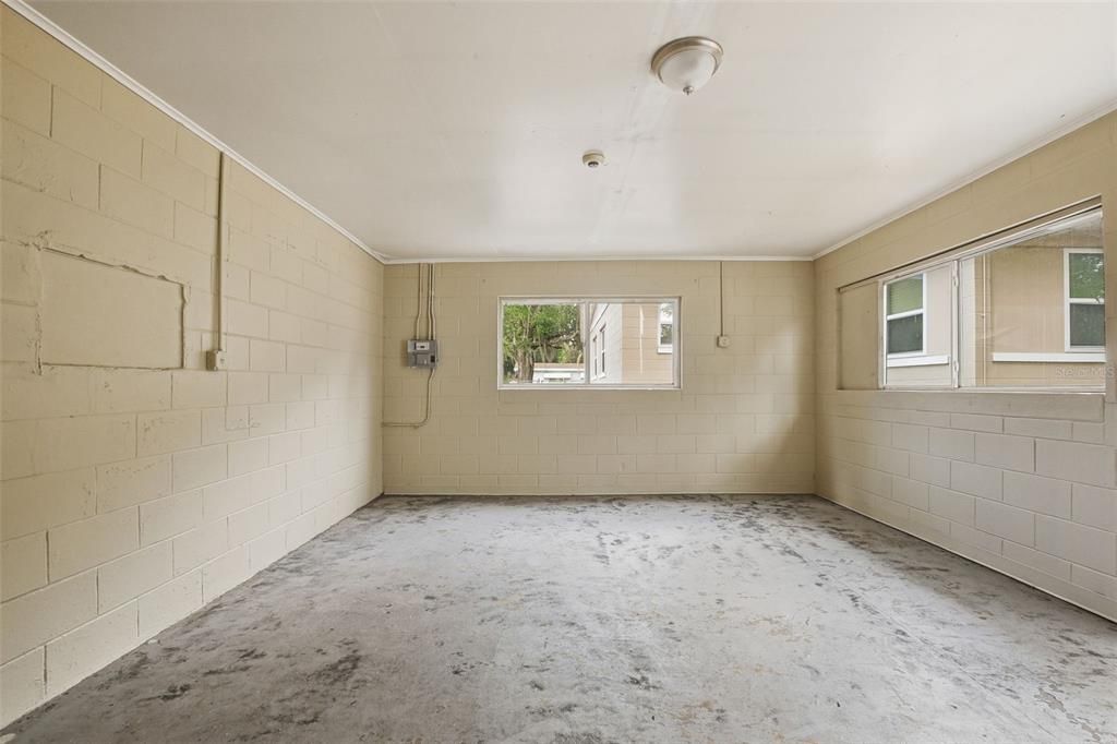 For Sale: $244,900 (5 beds, 2 baths, 2258 Square Feet)