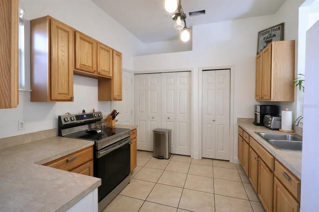 En Venta: $360,000 (4 camas, 2 baños, 1464 Pies cuadrados)