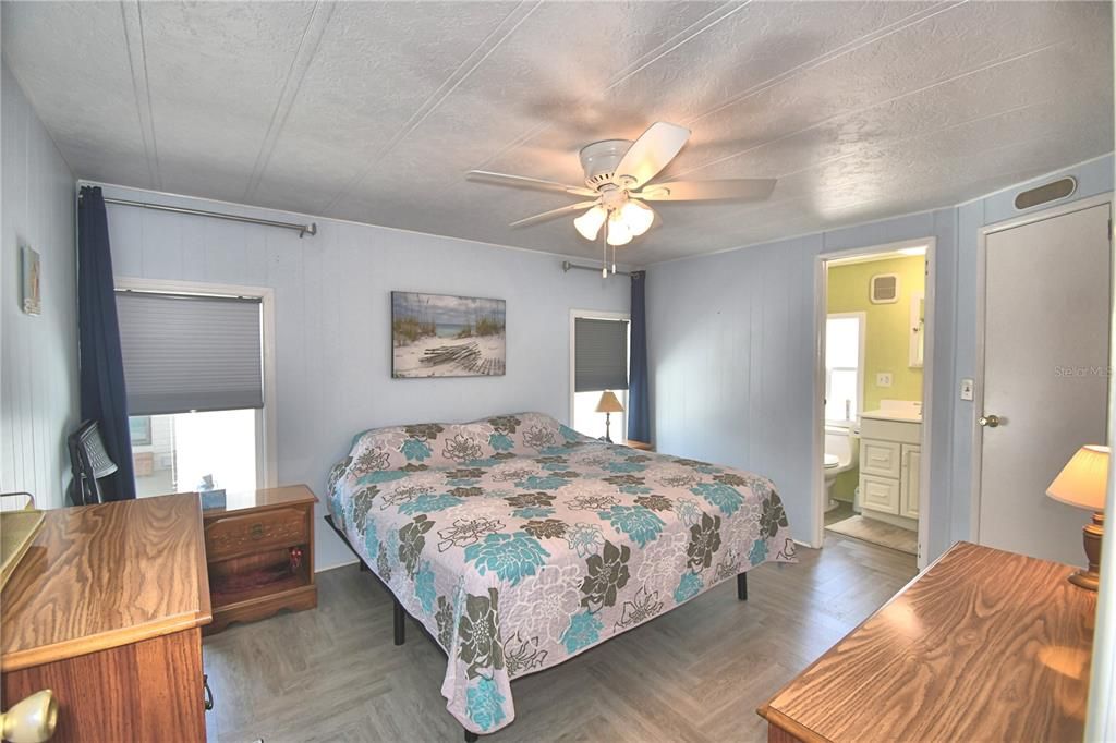 Active With Contract: $119,900 (2 beds, 2 baths, 912 Square Feet)