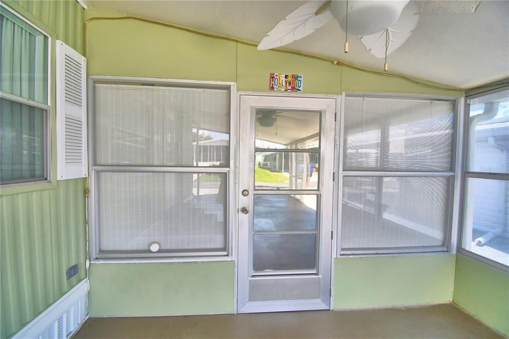 Active With Contract: $119,900 (2 beds, 2 baths, 912 Square Feet)