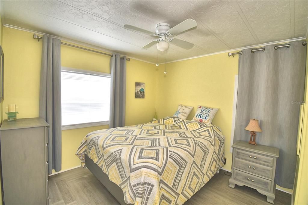 Active With Contract: $119,900 (2 beds, 2 baths, 912 Square Feet)