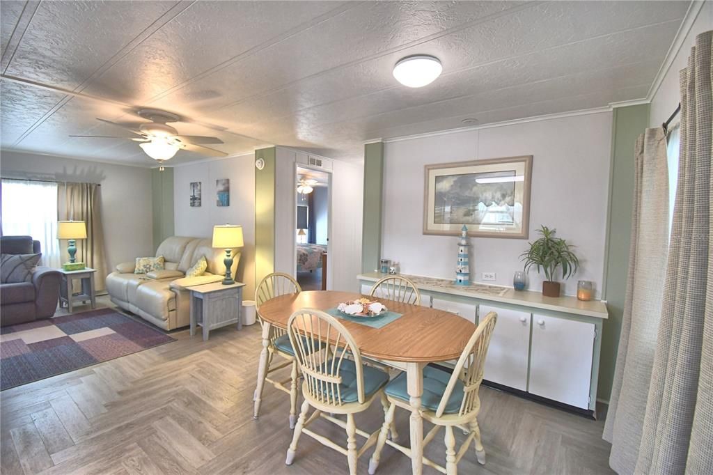 Active With Contract: $119,900 (2 beds, 2 baths, 912 Square Feet)
