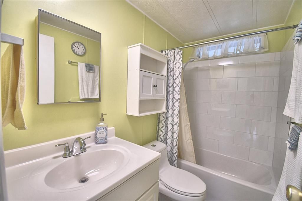 Active With Contract: $119,900 (2 beds, 2 baths, 912 Square Feet)