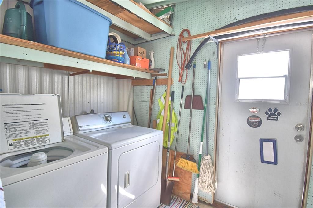 Active With Contract: $119,900 (2 beds, 2 baths, 912 Square Feet)