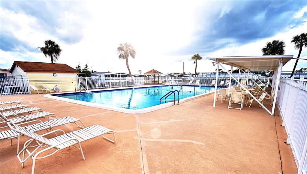 Active With Contract: $119,900 (2 beds, 2 baths, 912 Square Feet)