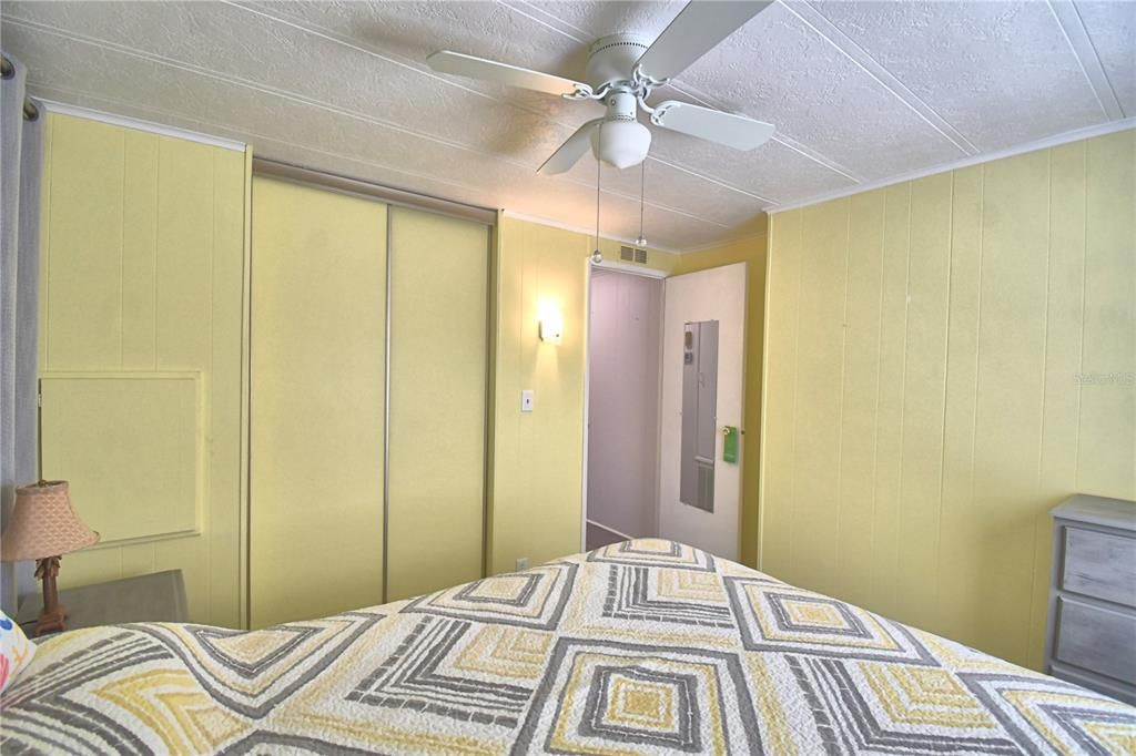 Active With Contract: $119,900 (2 beds, 2 baths, 912 Square Feet)