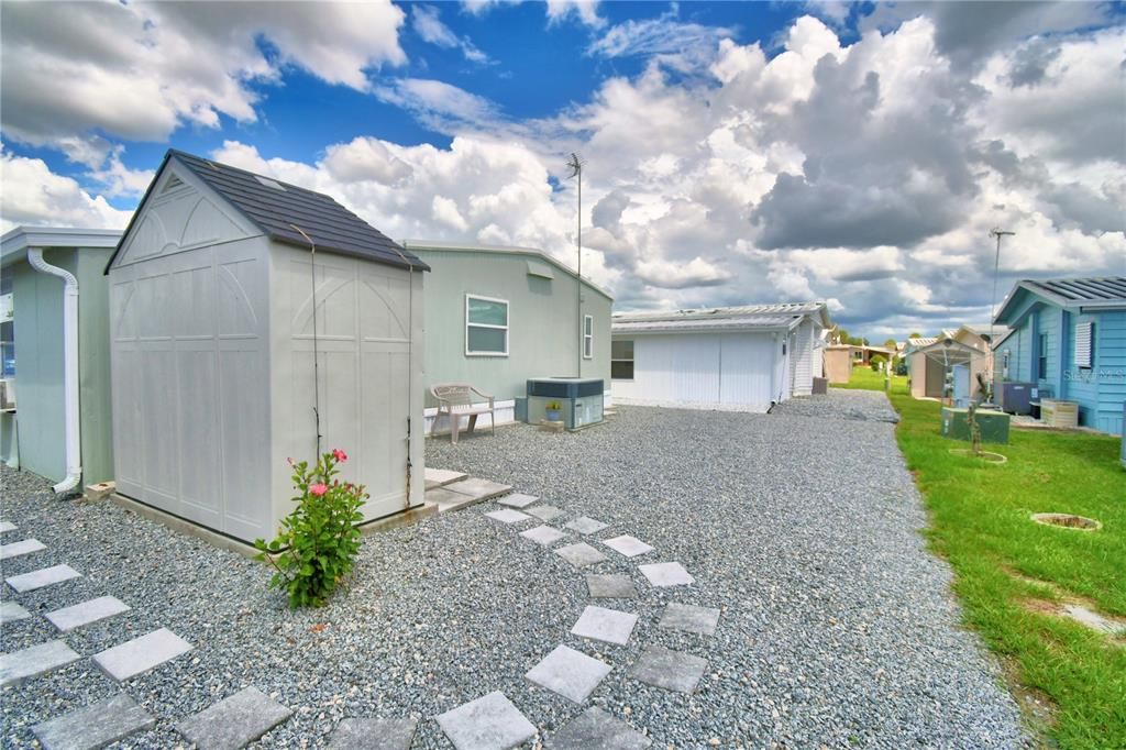 Active With Contract: $119,900 (2 beds, 2 baths, 912 Square Feet)