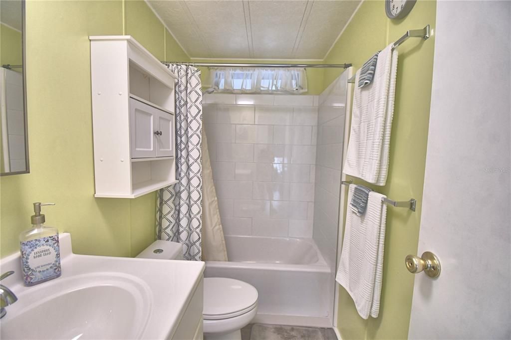 Active With Contract: $119,900 (2 beds, 2 baths, 912 Square Feet)