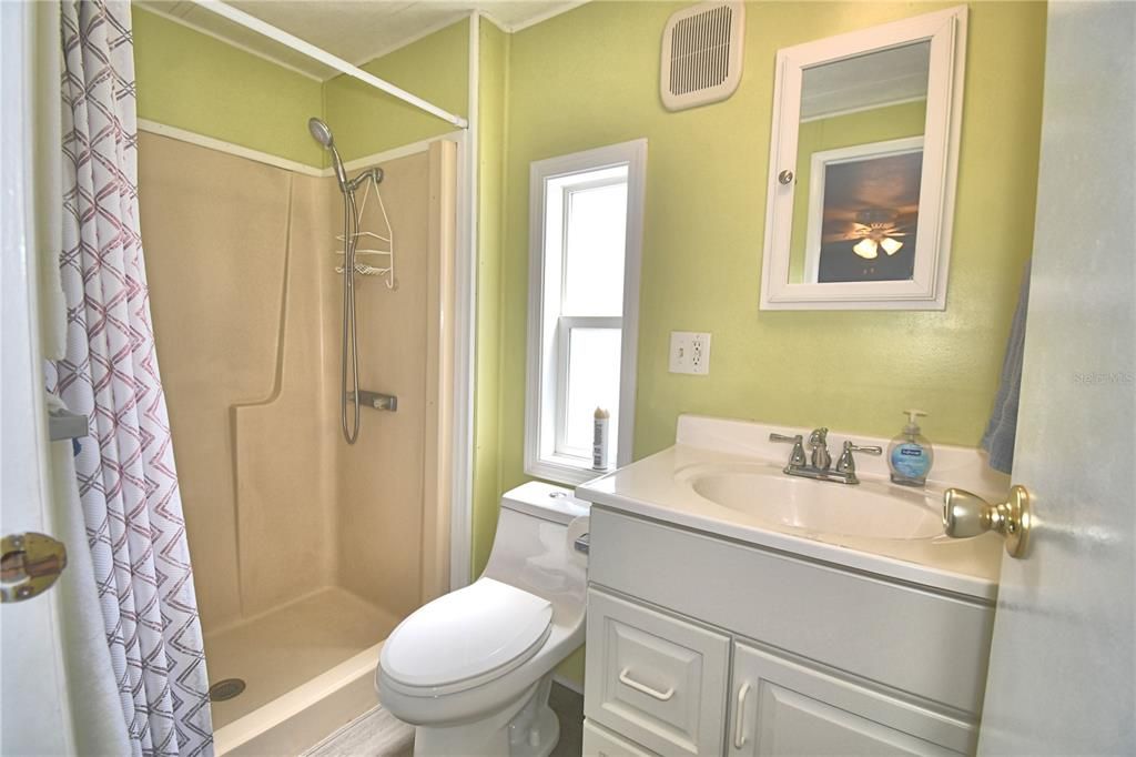 Active With Contract: $119,900 (2 beds, 2 baths, 912 Square Feet)