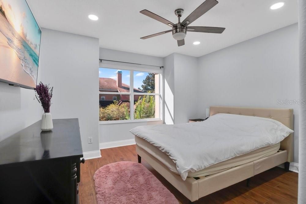 En Venta: $610,000 (3 camas, 2 baños, 2104 Pies cuadrados)