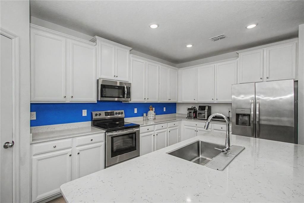 For Sale: $315,000 (4 beds, 3 baths, 2039 Square Feet)