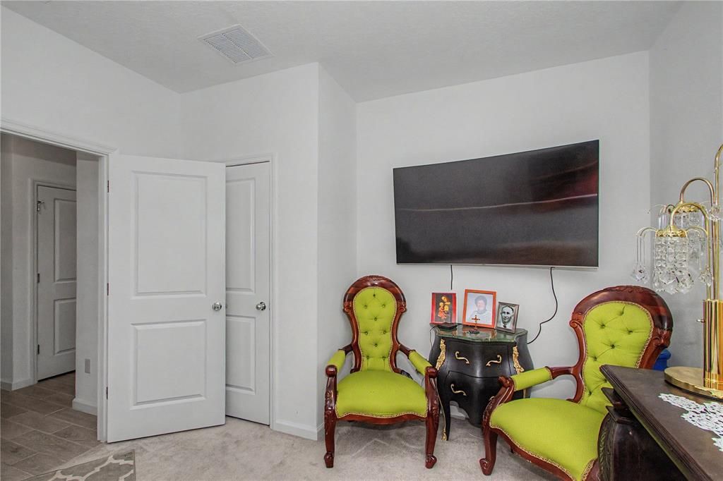 For Sale: $315,000 (4 beds, 3 baths, 2039 Square Feet)