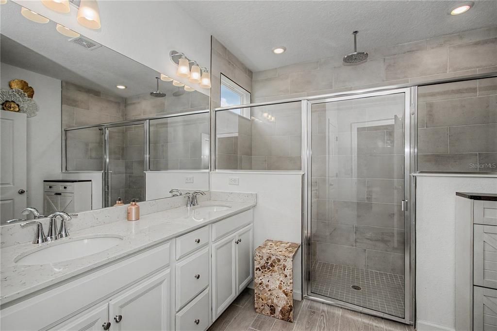 For Sale: $315,000 (4 beds, 3 baths, 2039 Square Feet)
