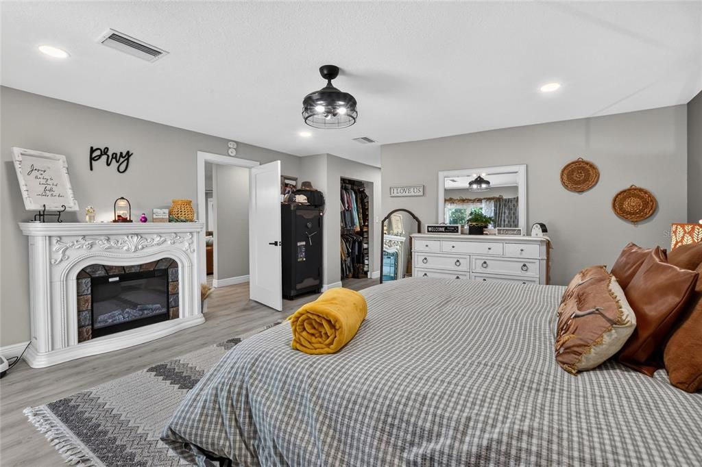 For Sale: $535,000 (4 beds, 3 baths, 2396 Square Feet)