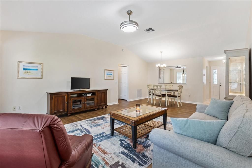 For Sale: $350,000 (3 beds, 2 baths, 1452 Square Feet)