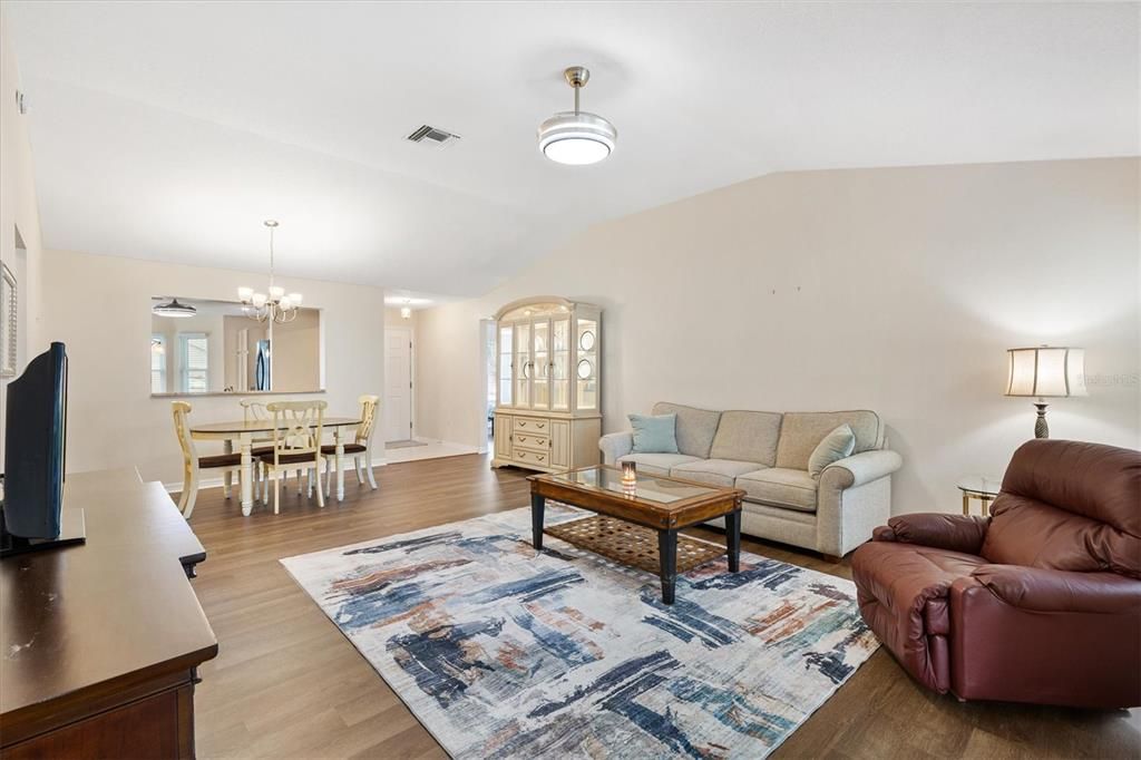 For Sale: $350,000 (3 beds, 2 baths, 1452 Square Feet)