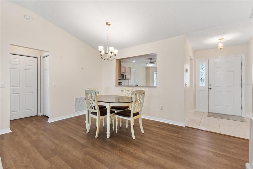 For Sale: $350,000 (3 beds, 2 baths, 1452 Square Feet)