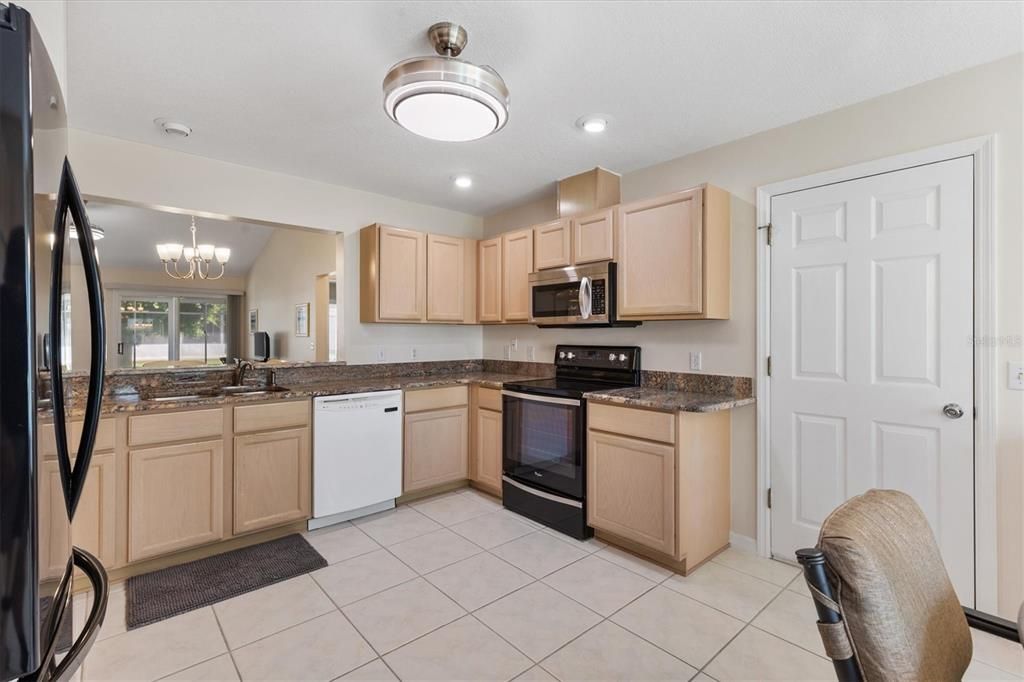 For Sale: $350,000 (3 beds, 2 baths, 1452 Square Feet)