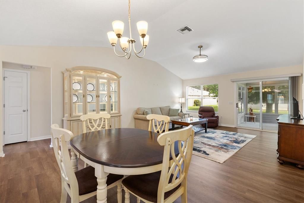 For Sale: $350,000 (3 beds, 2 baths, 1452 Square Feet)