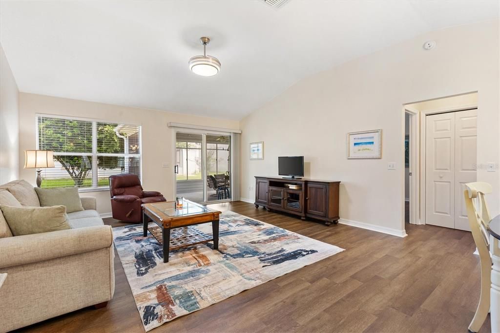 For Sale: $350,000 (3 beds, 2 baths, 1452 Square Feet)