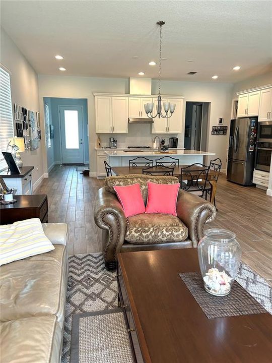 For Sale: $355,000 (2 beds, 2 baths, 1557 Square Feet)