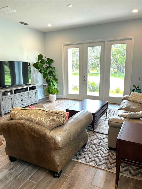 For Sale: $355,000 (2 beds, 2 baths, 1557 Square Feet)