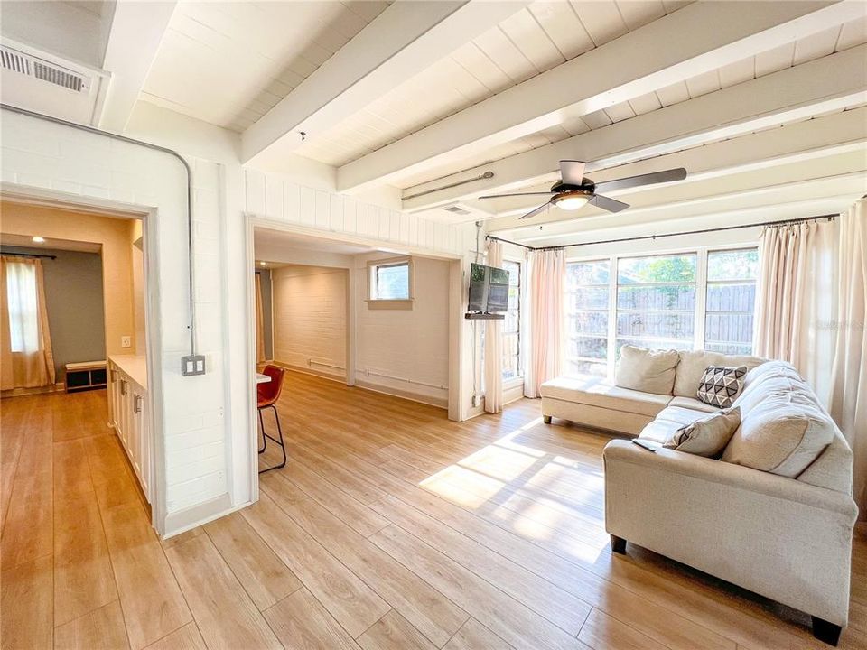 For Rent: $2,125 (4 beds, 2 baths, 2333 Square Feet)