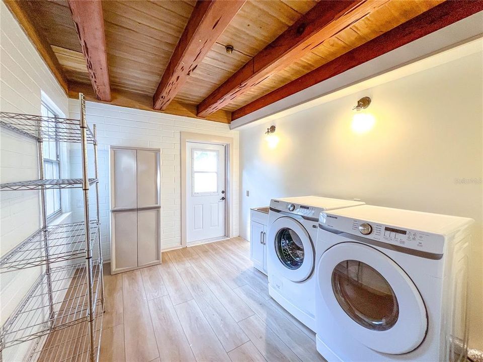For Rent: $2,125 (4 beds, 2 baths, 2333 Square Feet)