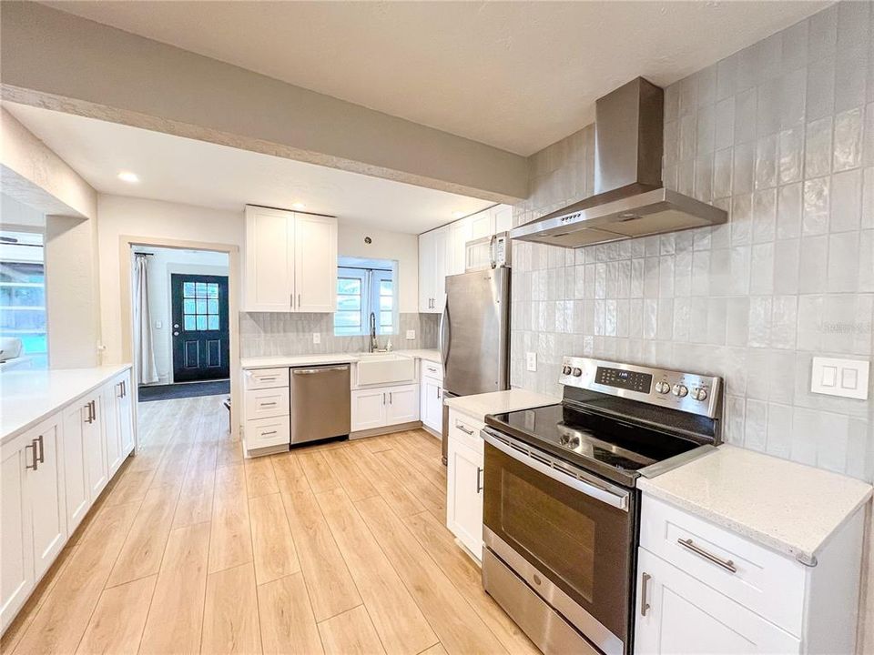 For Rent: $2,125 (4 beds, 2 baths, 2333 Square Feet)