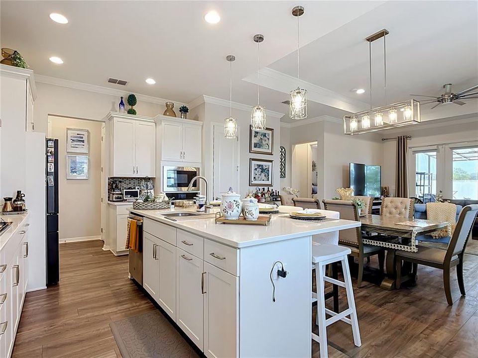 For Sale: $349,500 (2 beds, 2 baths, 1437 Square Feet)
