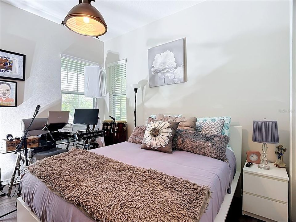For Sale: $349,500 (2 beds, 2 baths, 1437 Square Feet)