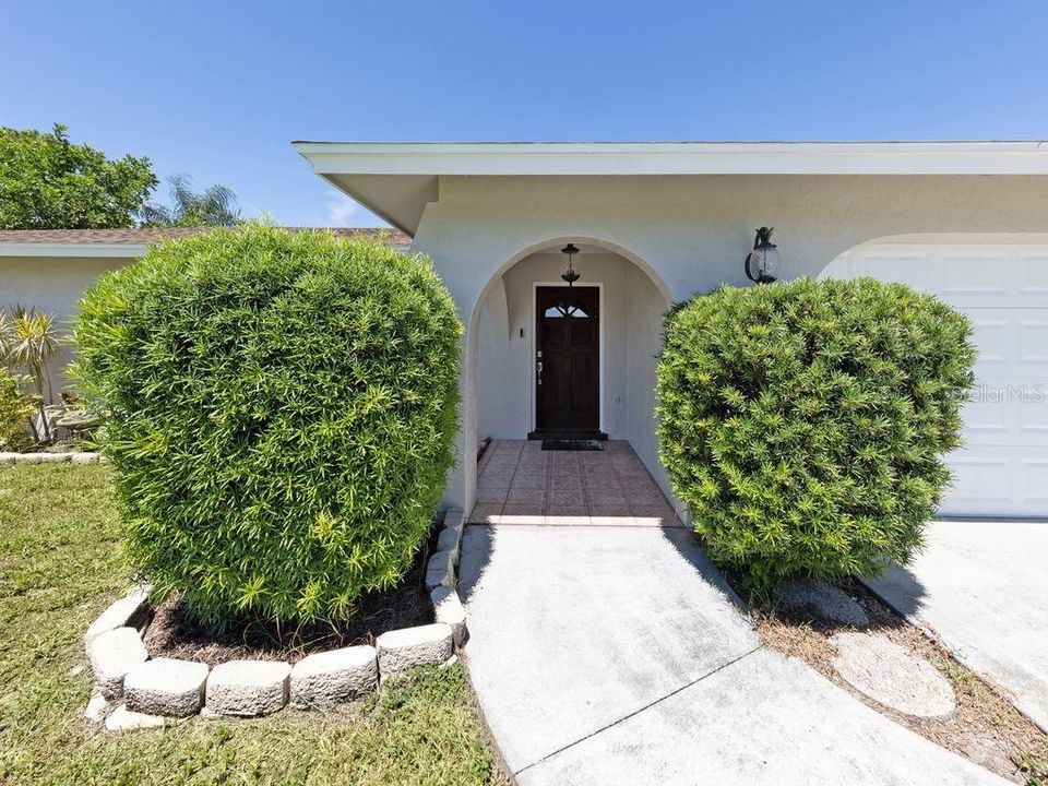 For Sale: $549,750 (4 beds, 2 baths, 1959 Square Feet)