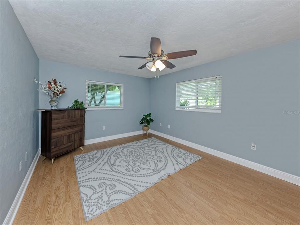 For Sale: $549,750 (4 beds, 2 baths, 1959 Square Feet)