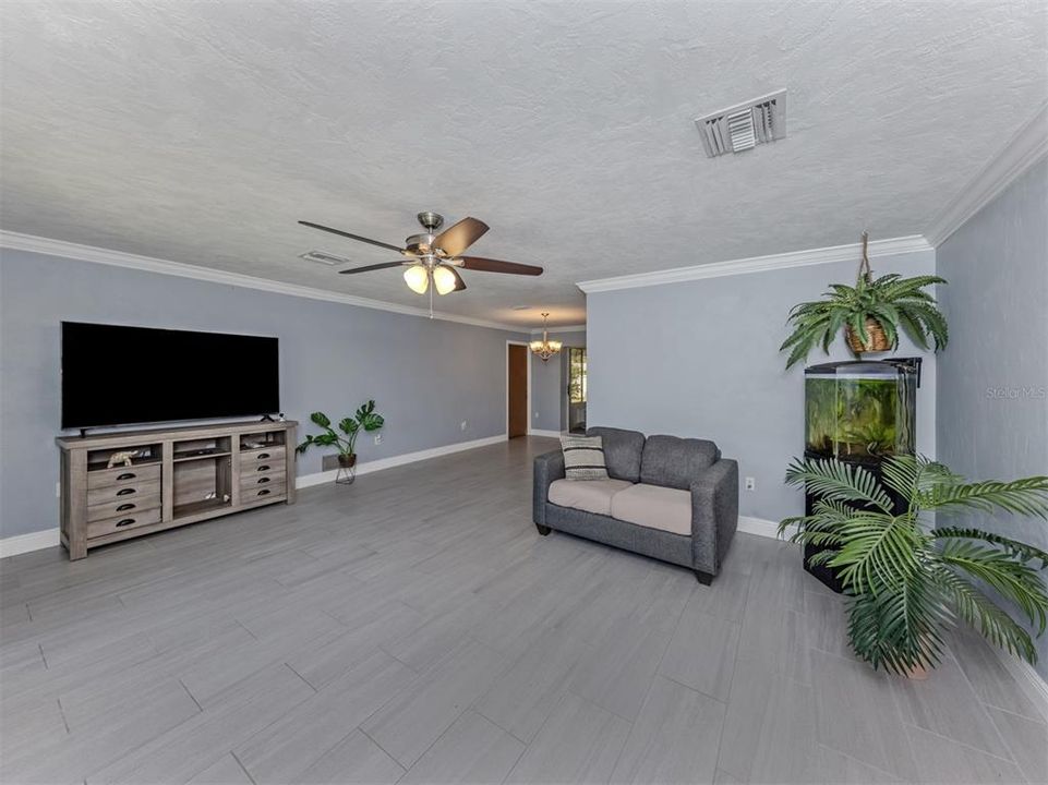 For Sale: $549,750 (4 beds, 2 baths, 1959 Square Feet)