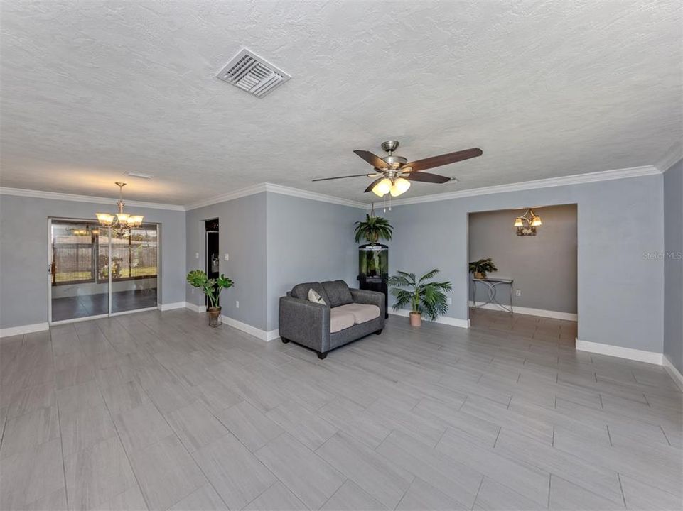 For Sale: $549,750 (4 beds, 2 baths, 1959 Square Feet)