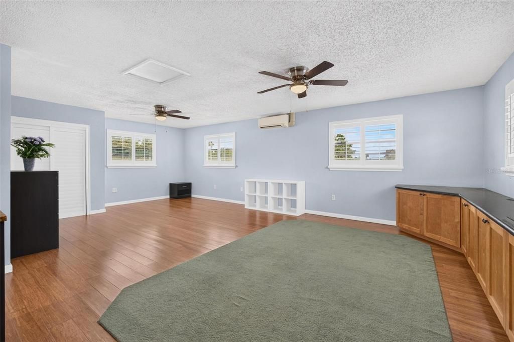 For Rent: $1,750 (1 beds, 1 baths, 624 Square Feet)