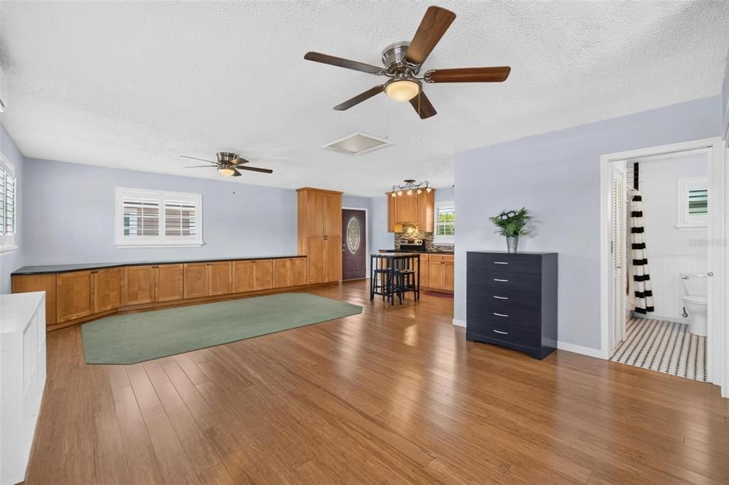 For Rent: $1,750 (1 beds, 1 baths, 624 Square Feet)