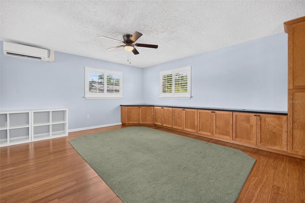 For Rent: $1,750 (1 beds, 1 baths, 624 Square Feet)