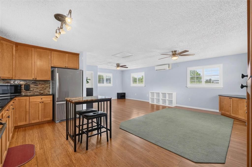 For Rent: $1,750 (1 beds, 1 baths, 624 Square Feet)