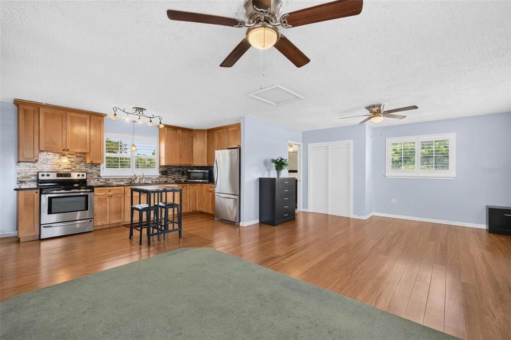 For Rent: $1,750 (1 beds, 1 baths, 624 Square Feet)