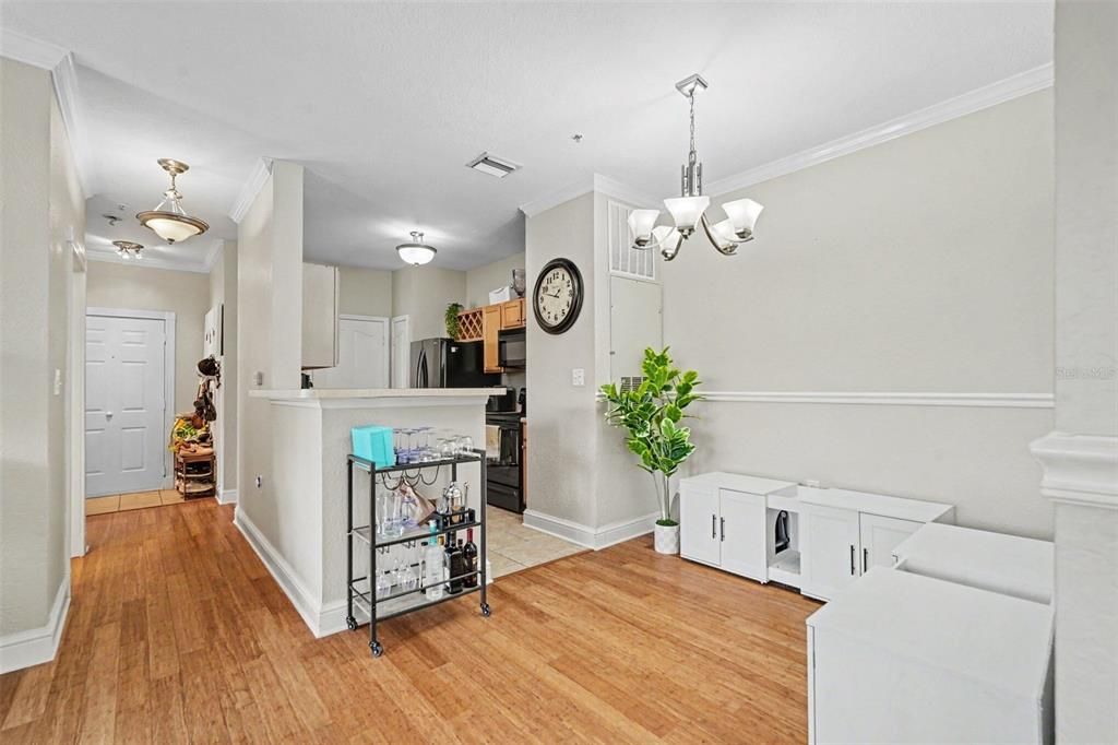 For Sale: $220,000 (2 beds, 2 baths, 1085 Square Feet)