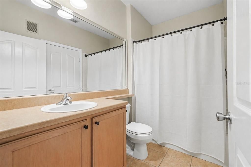 For Sale: $220,000 (2 beds, 2 baths, 1085 Square Feet)