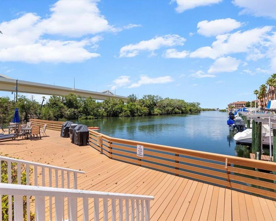 For Sale: $220,000 (2 beds, 2 baths, 1085 Square Feet)