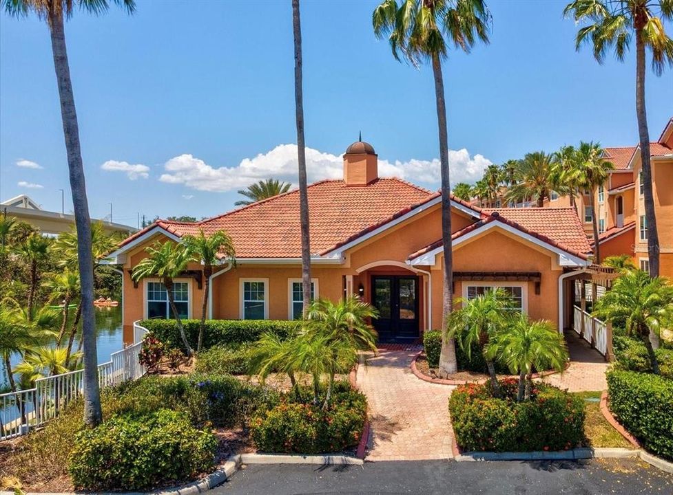 For Sale: $220,000 (2 beds, 2 baths, 1085 Square Feet)