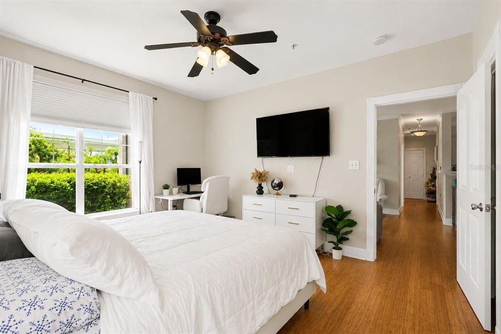 For Sale: $220,000 (2 beds, 2 baths, 1085 Square Feet)
