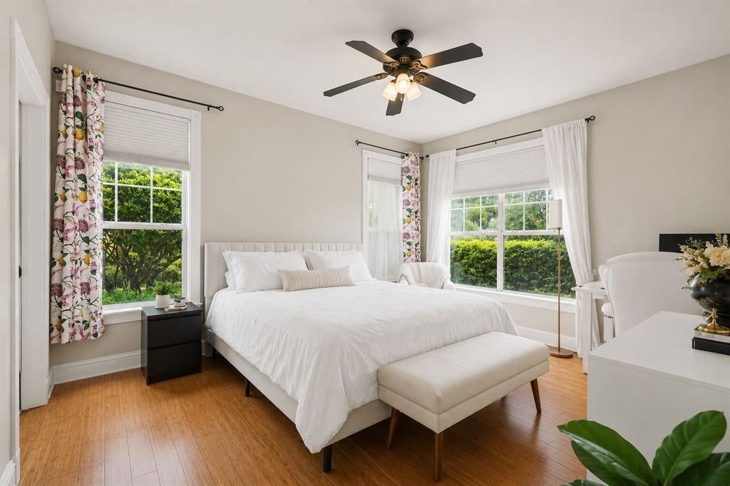 For Sale: $220,000 (2 beds, 2 baths, 1085 Square Feet)