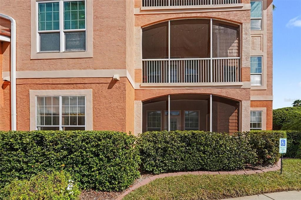 For Sale: $199,900 (2 beds, 2 baths, 1085 Square Feet)