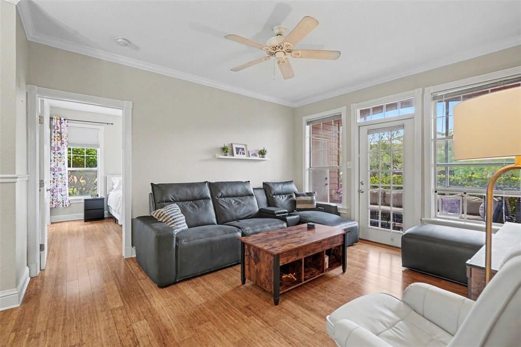 For Sale: $220,000 (2 beds, 2 baths, 1085 Square Feet)
