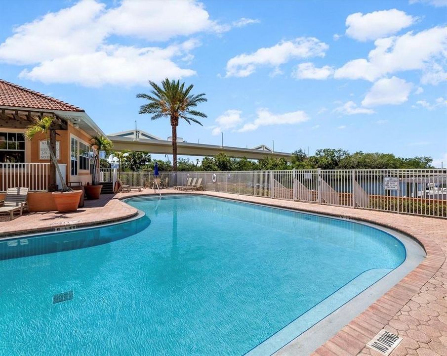 For Sale: $220,000 (2 beds, 2 baths, 1085 Square Feet)