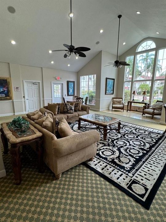 For Rent: $2,390 (2 beds, 2 baths, 971 Square Feet)